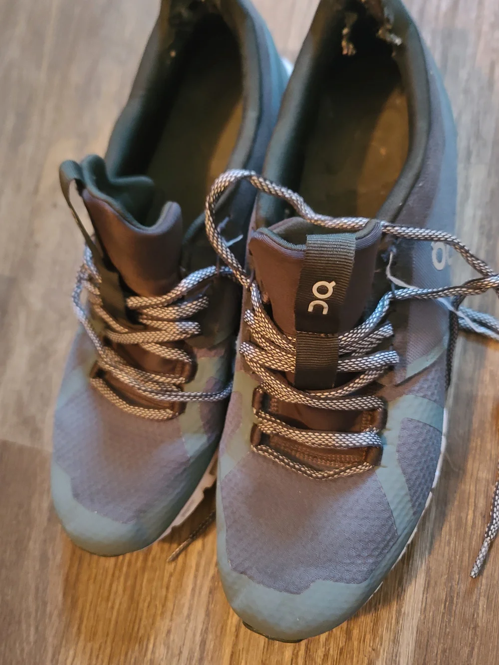 On Running Men's Teal and Black Cloud-Style Sneakers